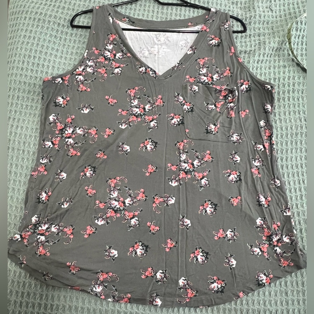Maurices V neck green floral tank